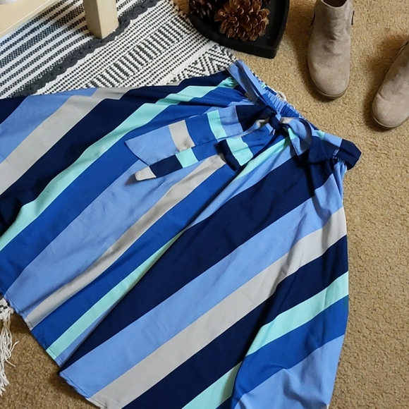 🌼Vintage A-Line Blue Striped Skirt with a Bow🌼 - Picture 3 of 7